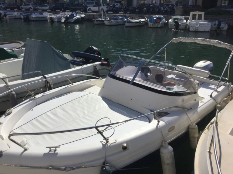 Boat rental Pacific Craft Pacific Craft 650 WA in Sète on Samboat