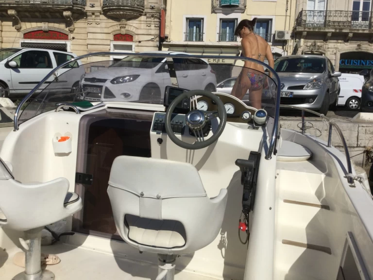 Motorboat for rent Sète at the best price