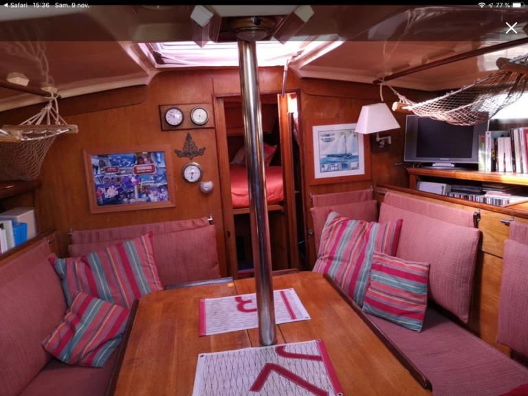 Boat rental Wauquiez Amphora in Sète on Samboat