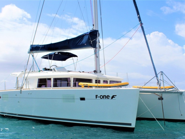 Catamaran for rent Le Marin at the best price