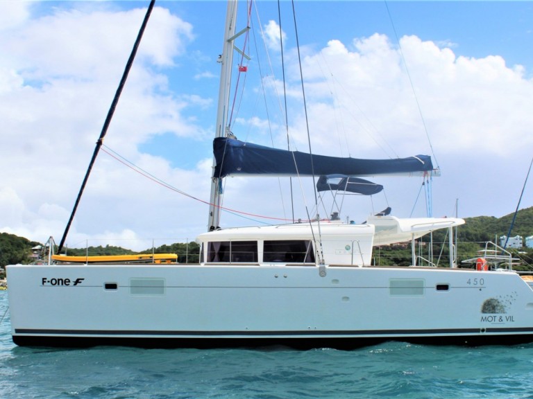 Bénéteau Lagoon 450 F charter bareboat or captained in  Le Marin