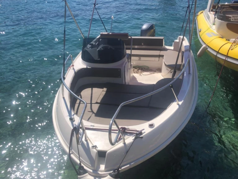 Bareboat Rental Motorboat Marinello with a boat licence
