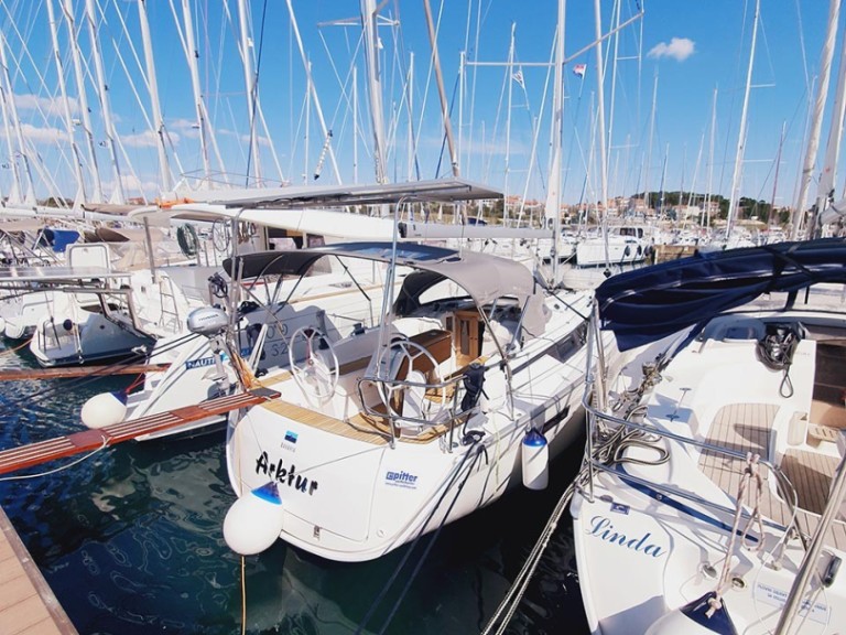 Sailboat for rent Pula at the best price