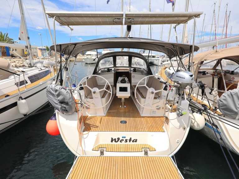 Rent a Bavaria Cruiser 37 Biograd na Moru