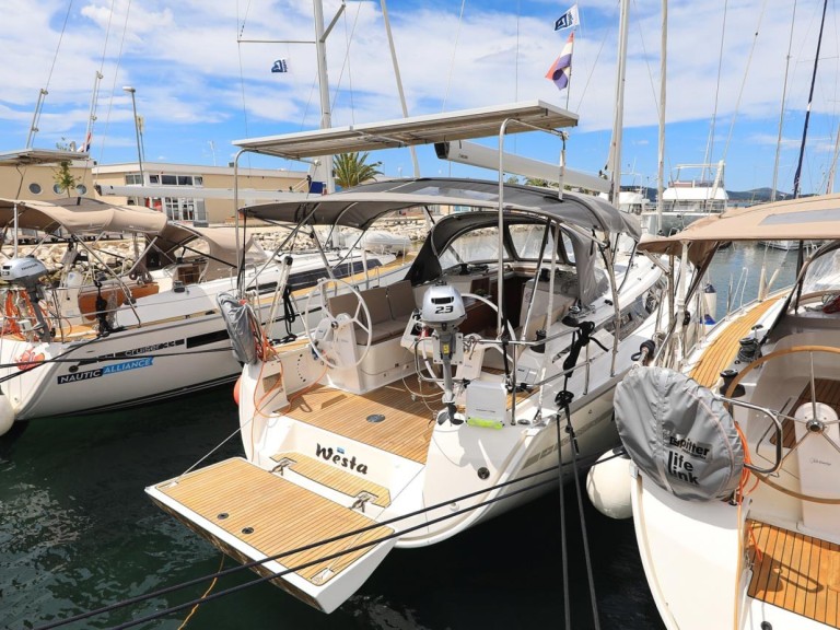 Sailboat rental in Biograd na Moru - Bavaria Cruiser 37
