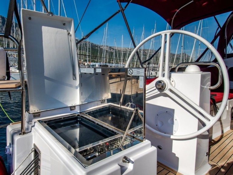 Sailboat for rent Kaštela at the best price