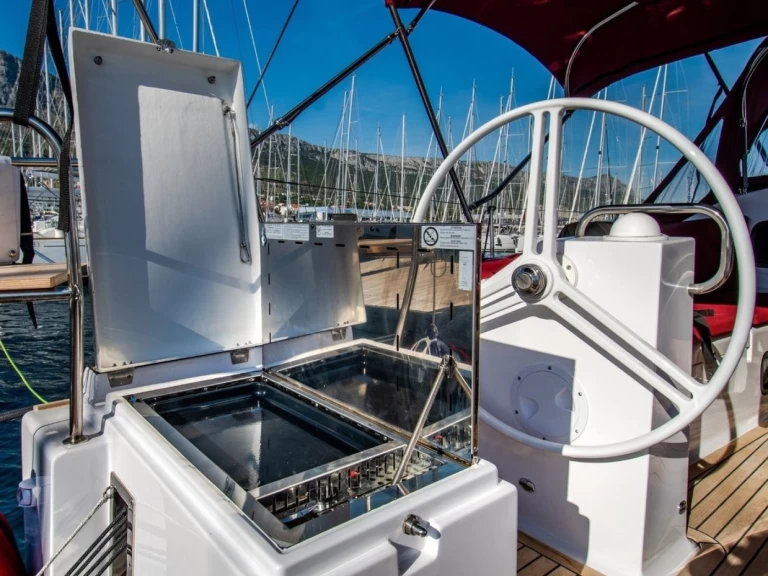 Sailboat for rent Kaštela at the best price