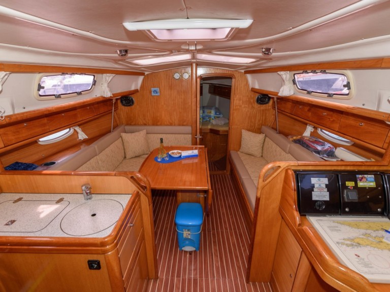 Rent a Bavaria Bavaria 33 Cruiser Trogir