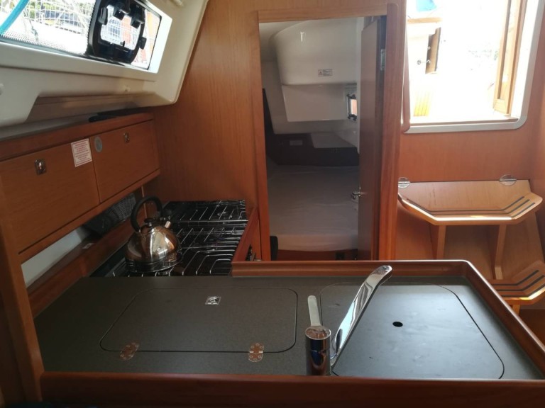 Sailboat for rent Marina Veruda at the best price