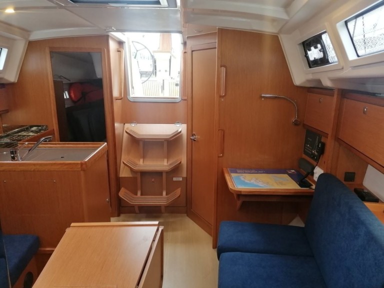Rent a Bavaria Cruiser 34 Pula