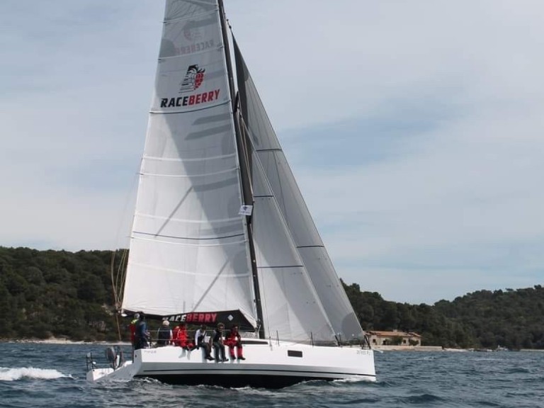 Sailboat for rent Pula at the best price