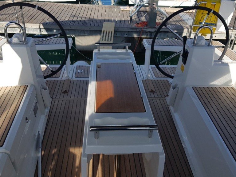 Sailboat rental in Biograd na Moru - Bénéteau Oceanis 38.1