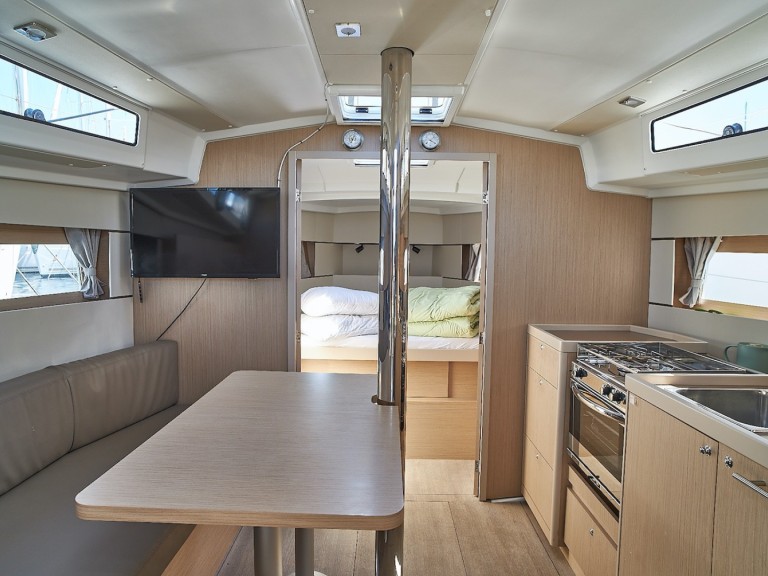 Bareboat Rental Sailboat Bénéteau with a boat licence