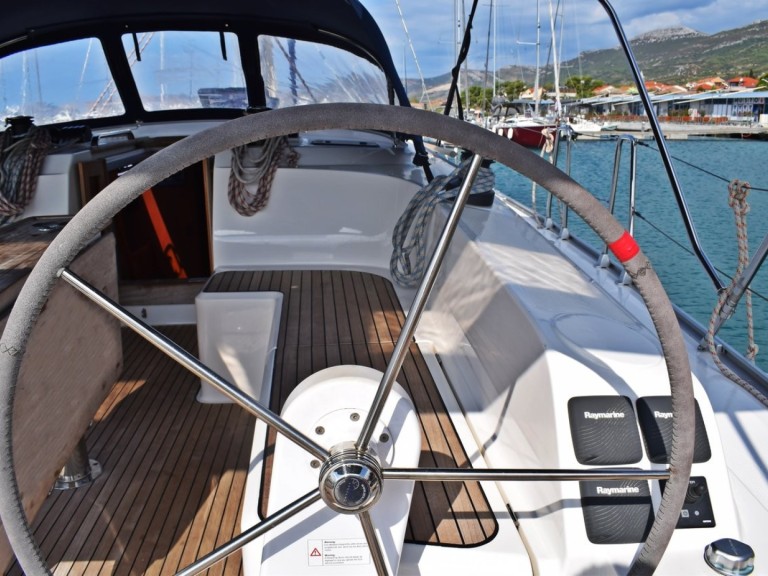 Rent a Bavaria Cruiser 46 Kaštela