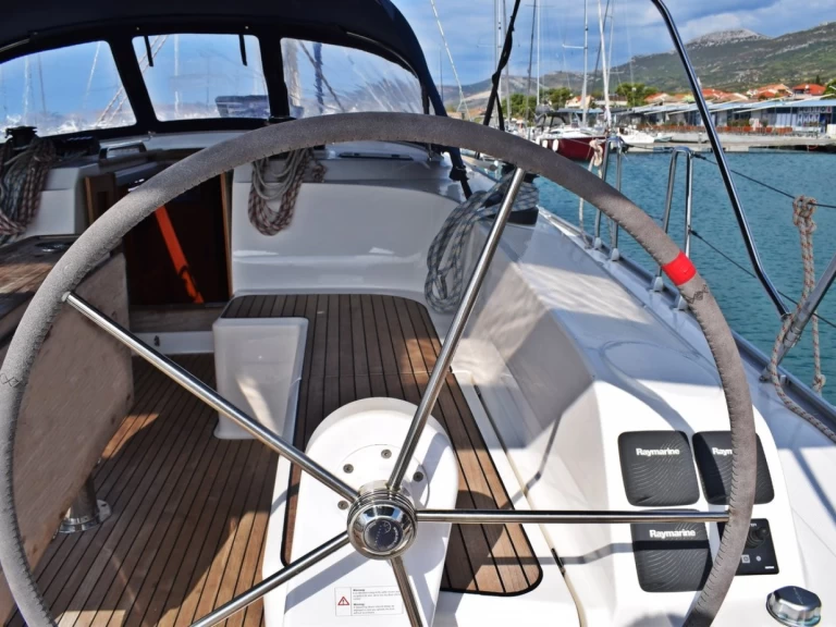 Rent a Bavaria Cruiser 46 Kaštela