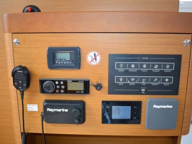 Sailboat for rent Kaštela at the best price