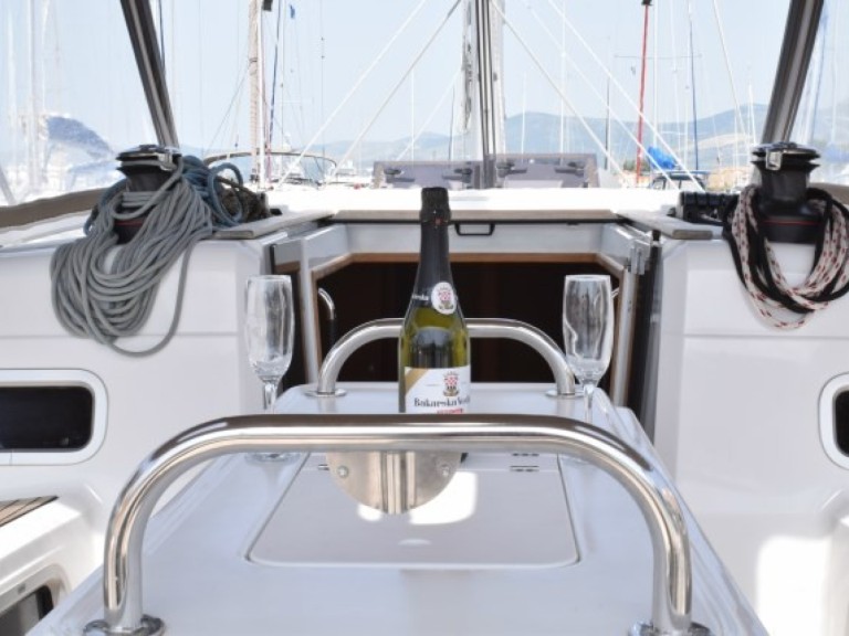 Sailboat rental in Kaštela - Jeanneau Sun Odyssey 519