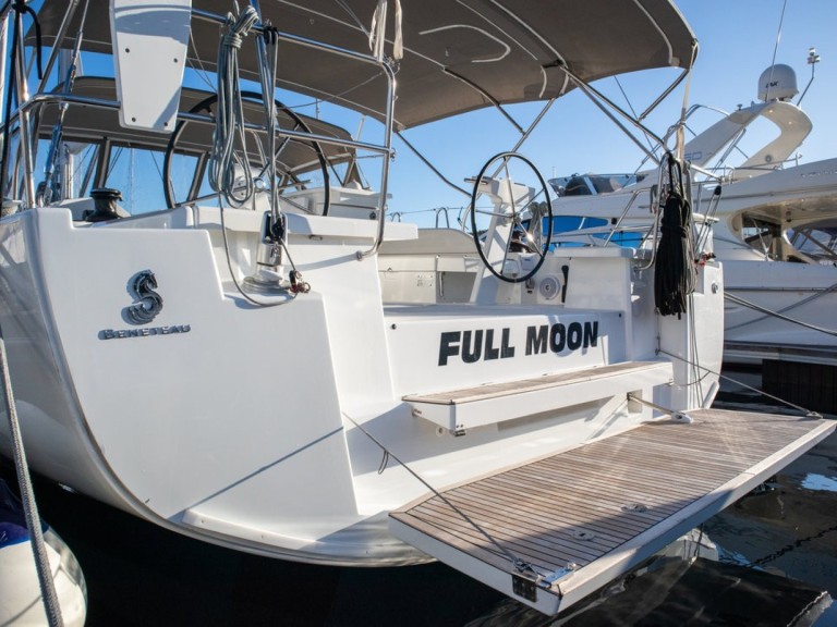 Bareboat Rental Sailboat Bénéteau with a boat licence