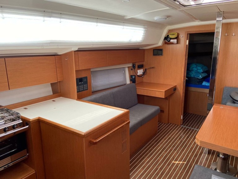 Bavaria Bavaria C42 charter bareboat or skippered in  Vrsar