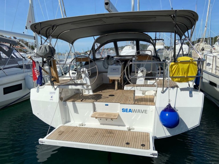 Bareboat Rental Sailboat Bavaria with a boat licence