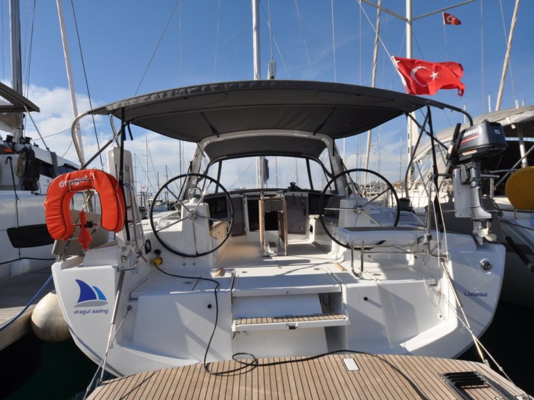 Bénéteau Oceanis 41.1 in Göcek on SamBoat