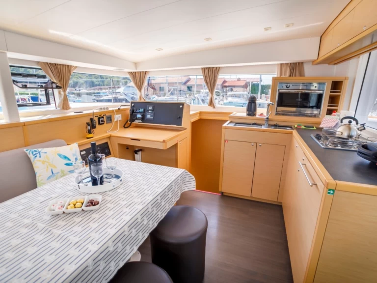 Catamaran rental in Split - Lagoon Lagoon 400 S2