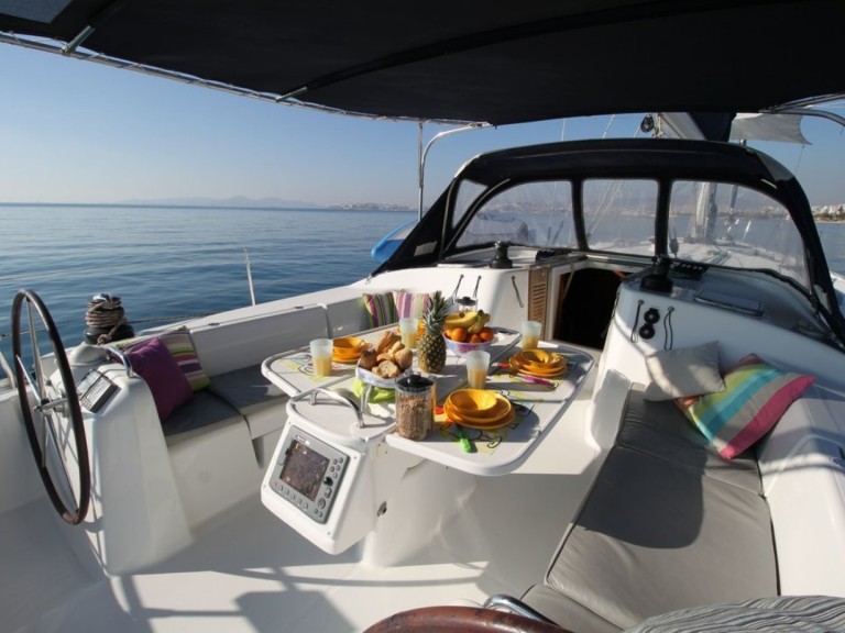 Bénéteau Cyclades 50.5 in Alimos on SamBoat