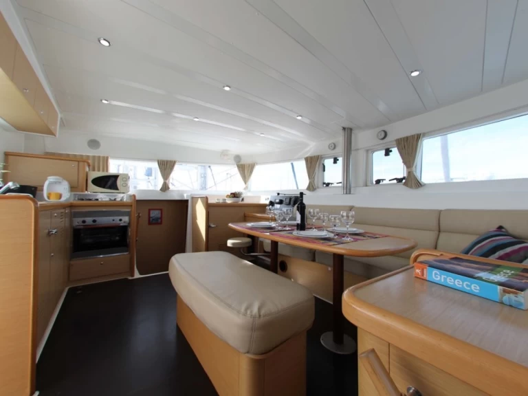 Rent a Lagoon Lagoon 420 Alimos