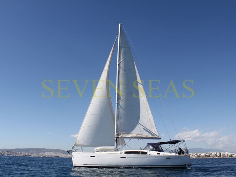 Bénéteau Oceanis 43 charter bareboat or captained in  Alimos