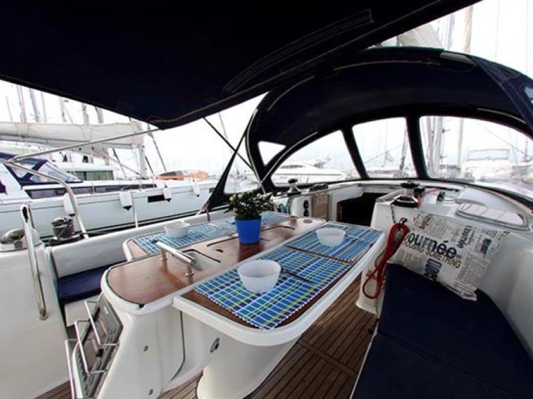 Rent a Bénéteau Oceanis 43 Alimos