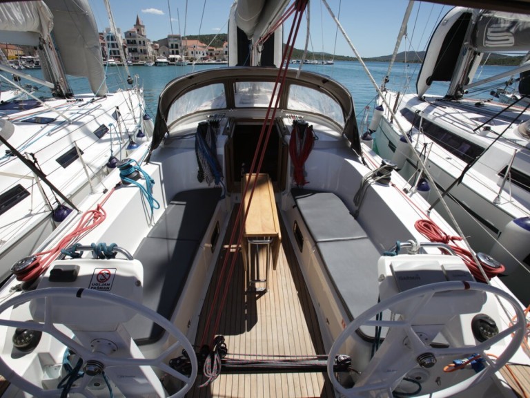 Sailboat rental in Pirovac - Bavaria Cruiser 41S