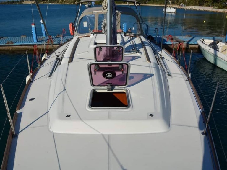 Sailboat rental in Pálairos - Bénéteau Oceanis 37