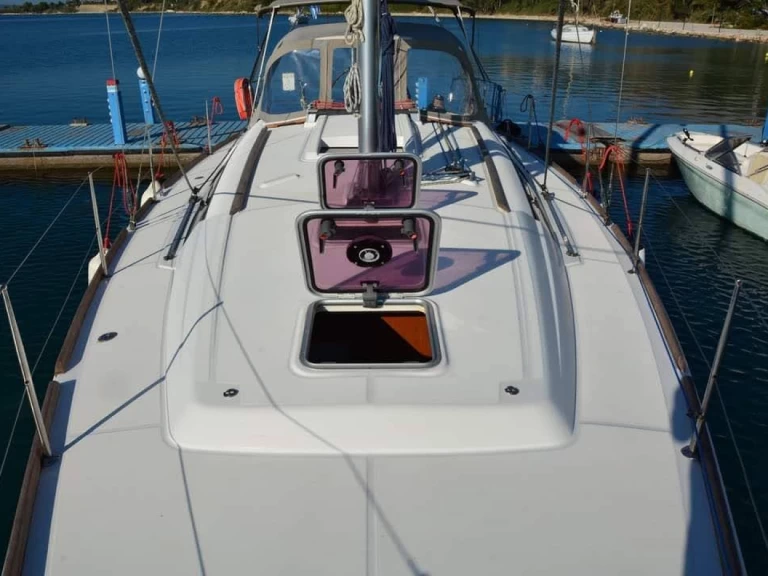 Sailboat rental in Pálairos - Bénéteau Oceanis 37