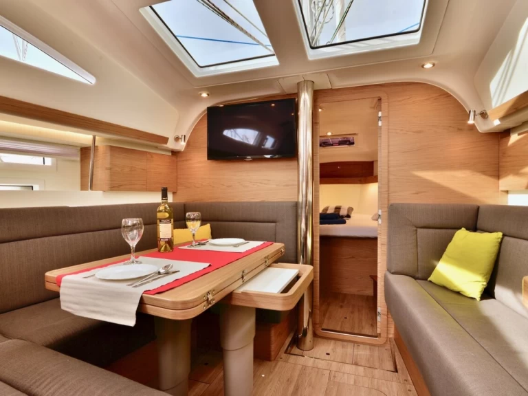 Sailboat for rent Šibenik at the best price