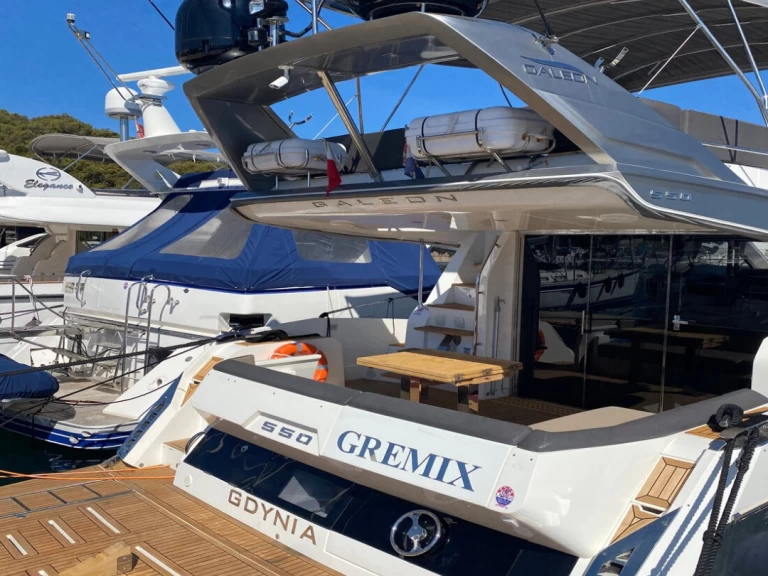 Bareboat Rental Luxury Yacht Galeon with a boat licence