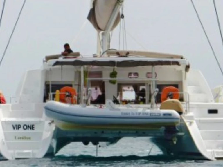 Catamaran for rent Corazón de Jesús Island at the best price