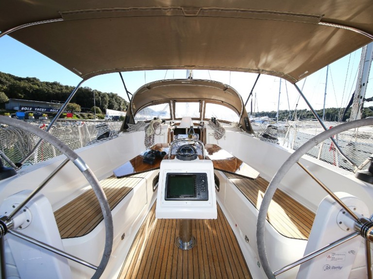 Rent a Bavaria Cruiser 41 Pula