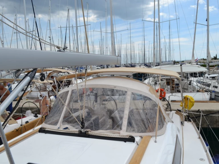 Boat rental Dufour Dufour 412 Grand Large in Sukošan on Samboat