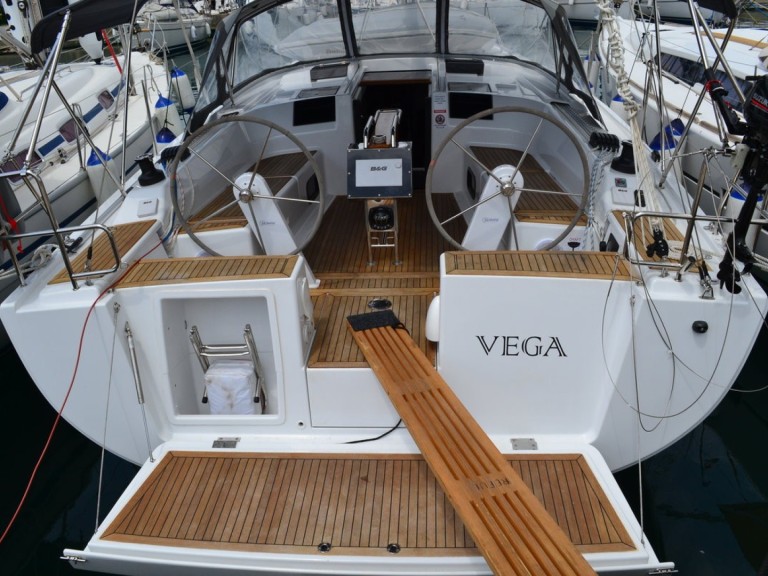 Boat rental Hanse Hanse 415 in Sukošan on Samboat