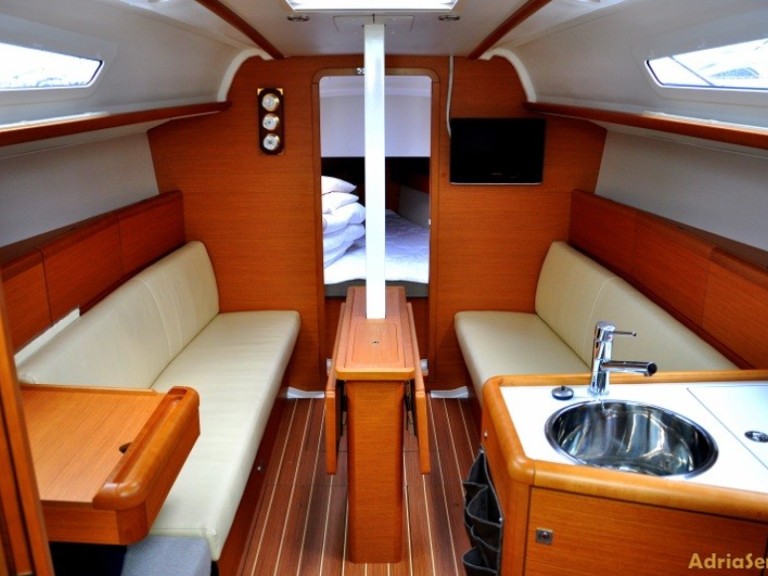 Sailboat rental in Izola - Jeanneau Sun Odyssey 33i