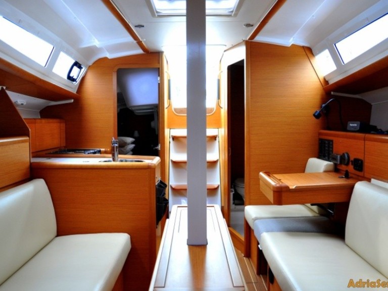 Boat rental Jeanneau Sun Odyssey 33i in Izola on Samboat