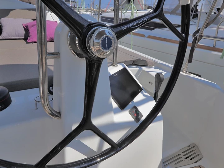 Sailboat for rent Lávrio at the best price