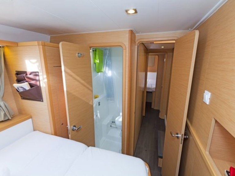 Rent a Lagoon Lagoon 400 S2 Lávrio