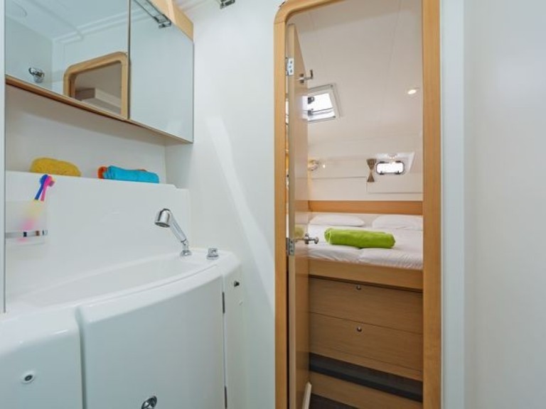 Rent a Lagoon Lagoon 400 S2 Lávrio