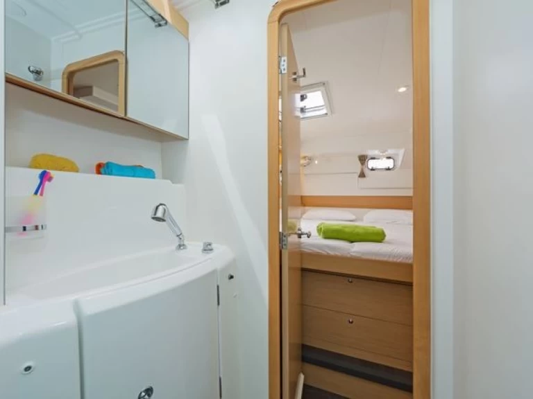 Rent a Lagoon Lagoon 400 S2 Lávrio