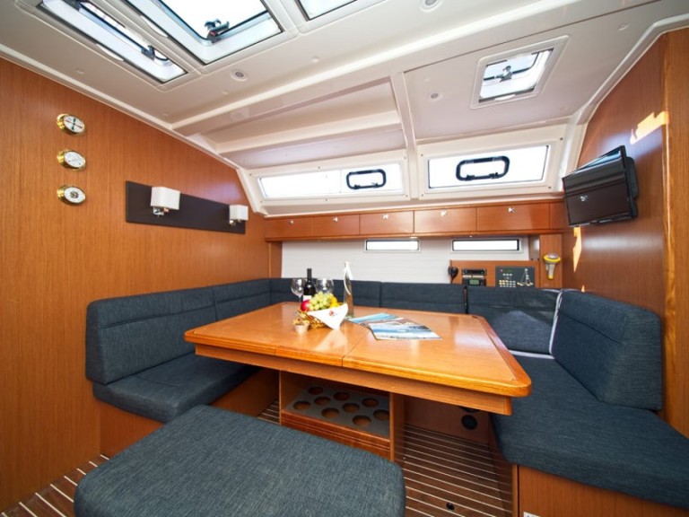 Yacht charter Murter-Kornati cheap Cruiser 46