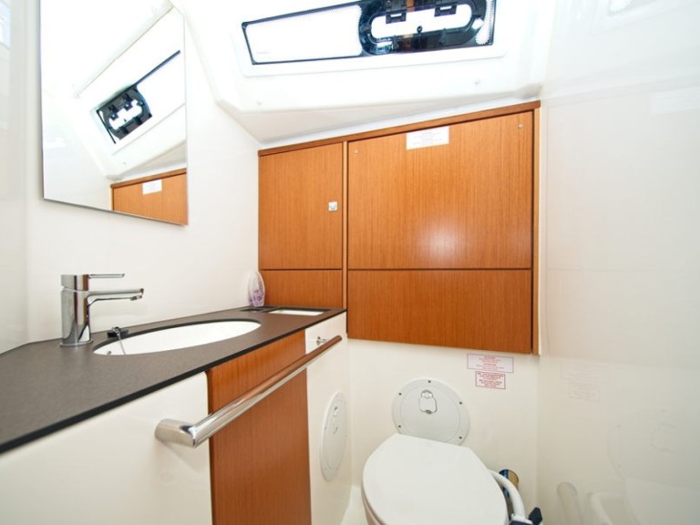 Rent a Bavaria Cruiser 46 Murter-Kornati