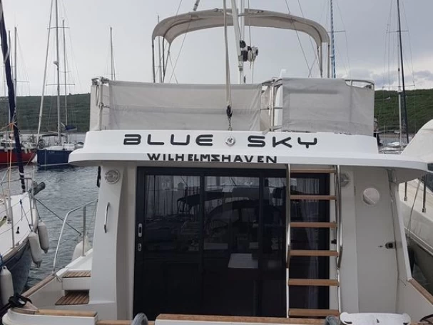 Bareboat Rental Motorboat Bénéteau with a boat licence