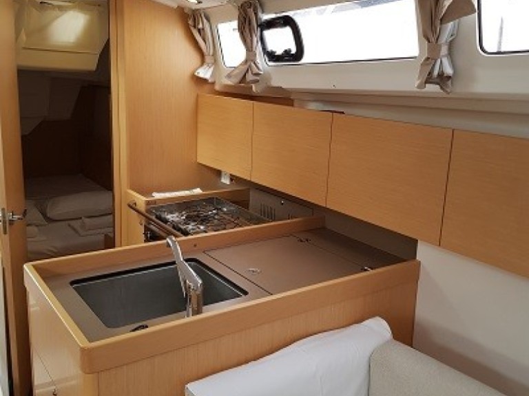 Sailboat rental in Trogir - Bénéteau Oceanis 35.1