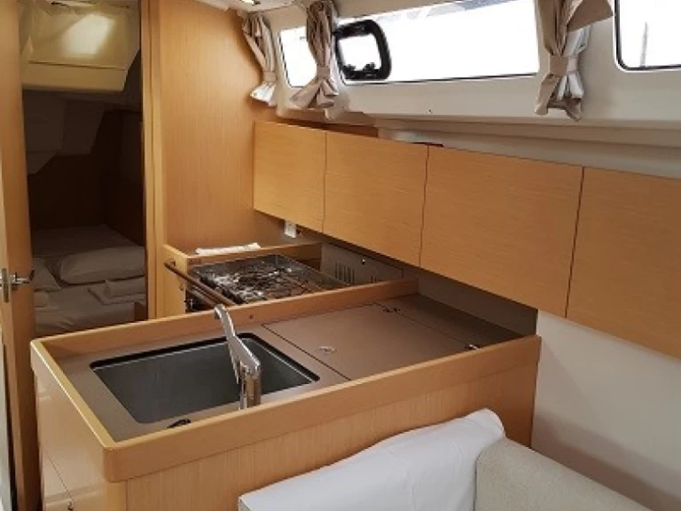 Sailboat rental in Trogir - Bénéteau Oceanis 35.1